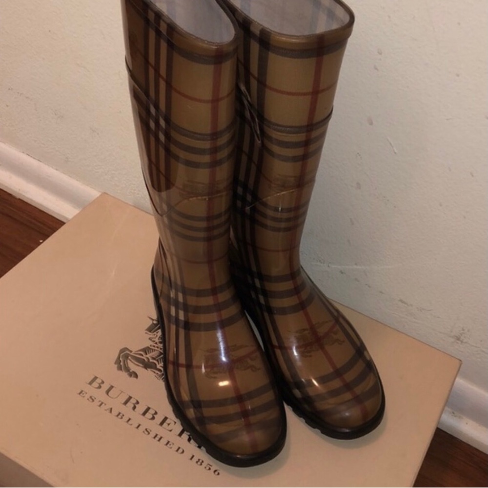 Burberry rain boots size 36 USA 6. - Picture 5 of 6